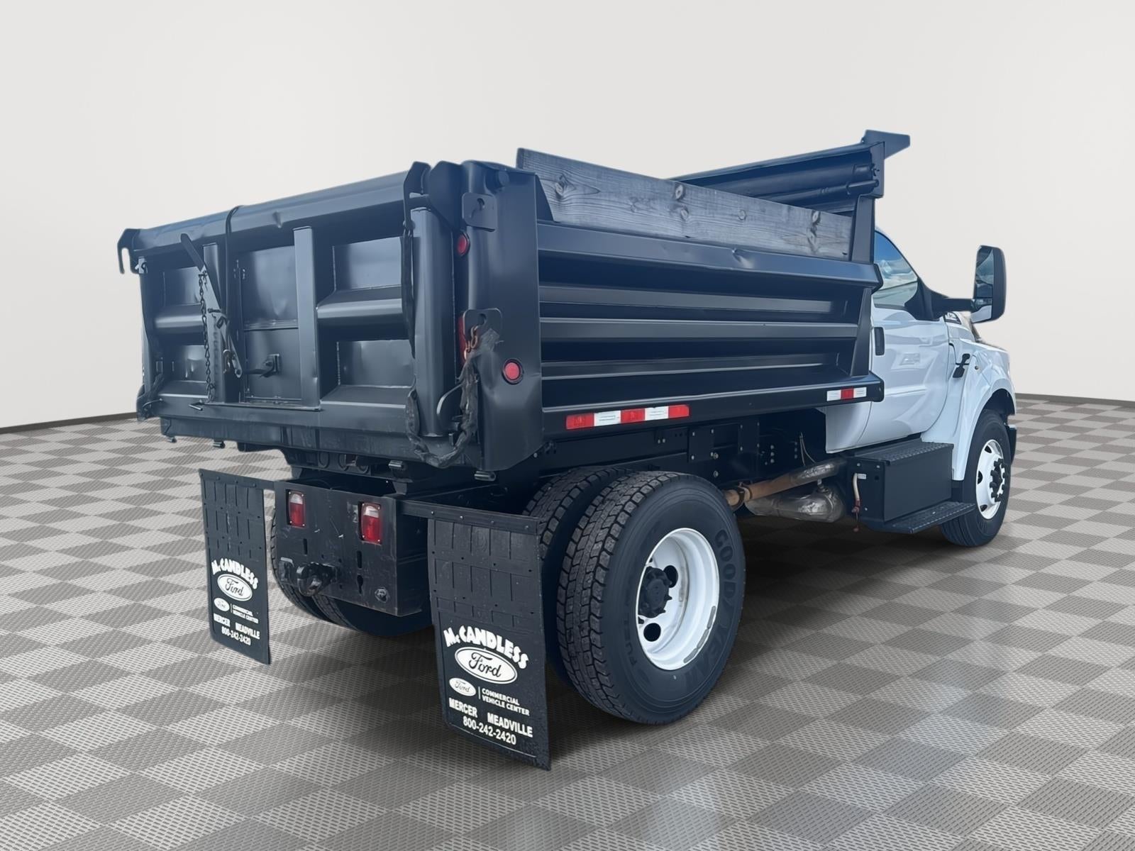2022 Ford F-750 Straight Frame Base