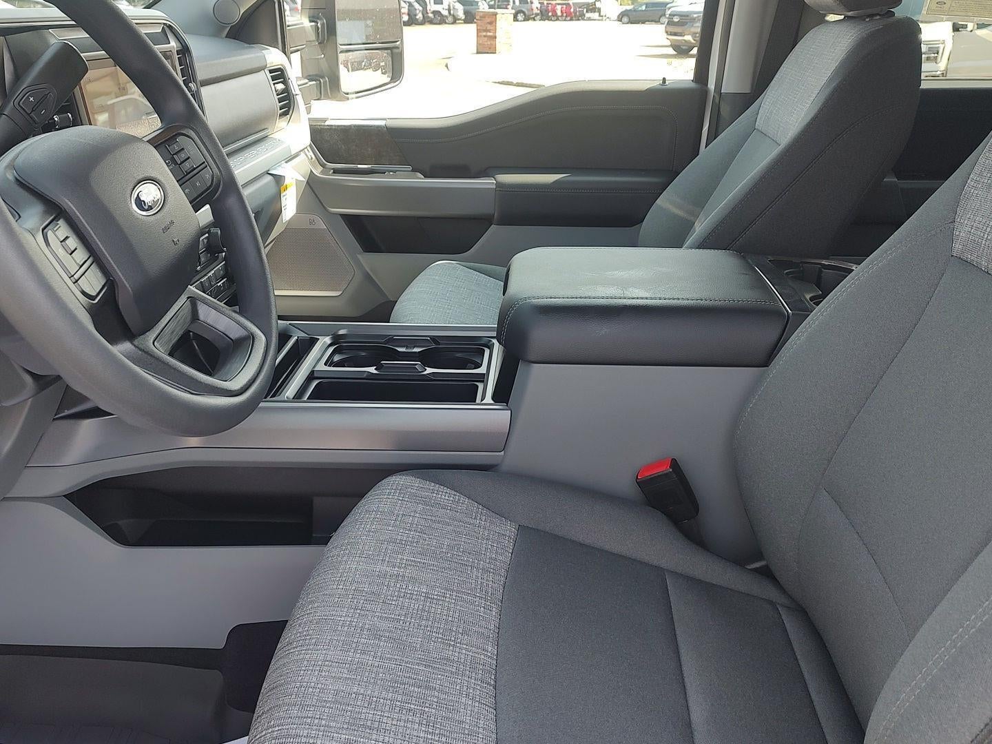 2026 Ford Super Duty F-350 Drw XLT