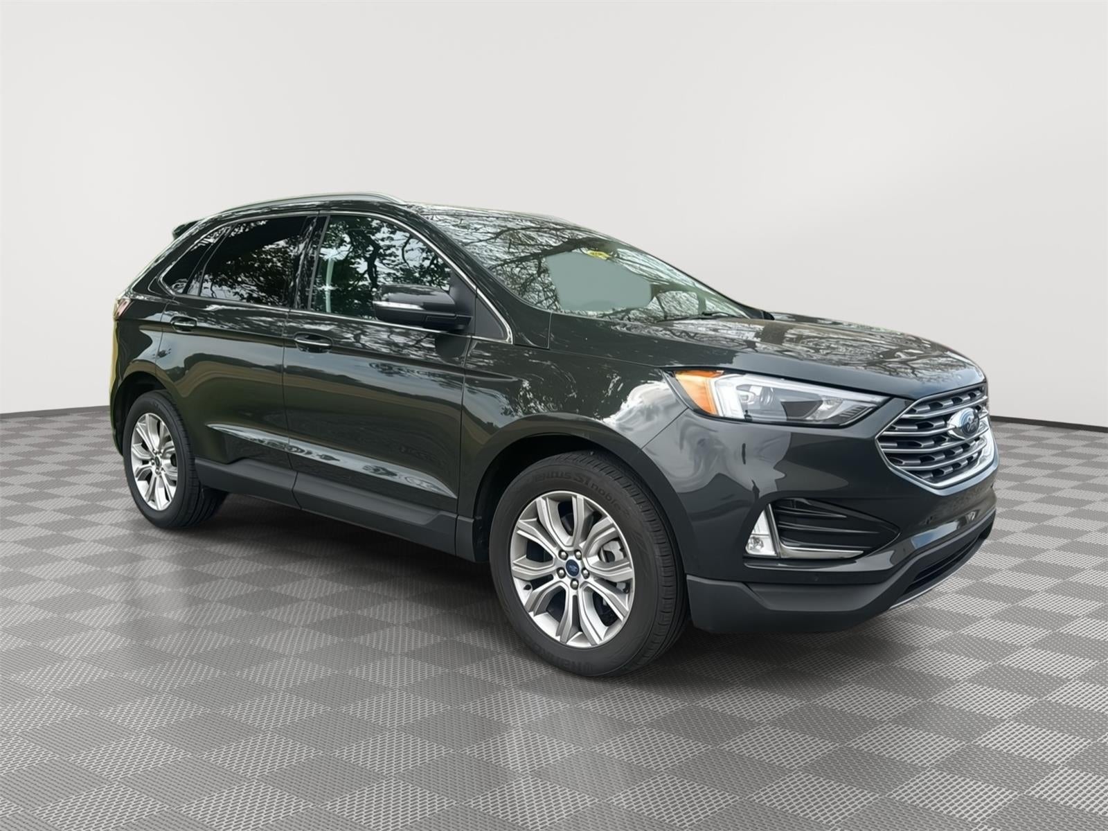 2022 Ford Edge Titanium