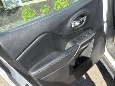 2019 Jeep Cherokee Base