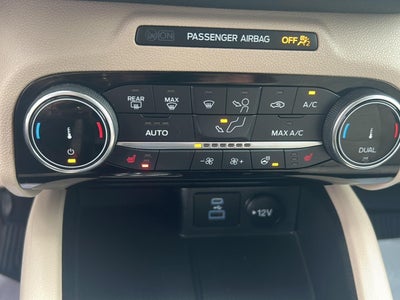 2022 Ford ESCAPE SE Base