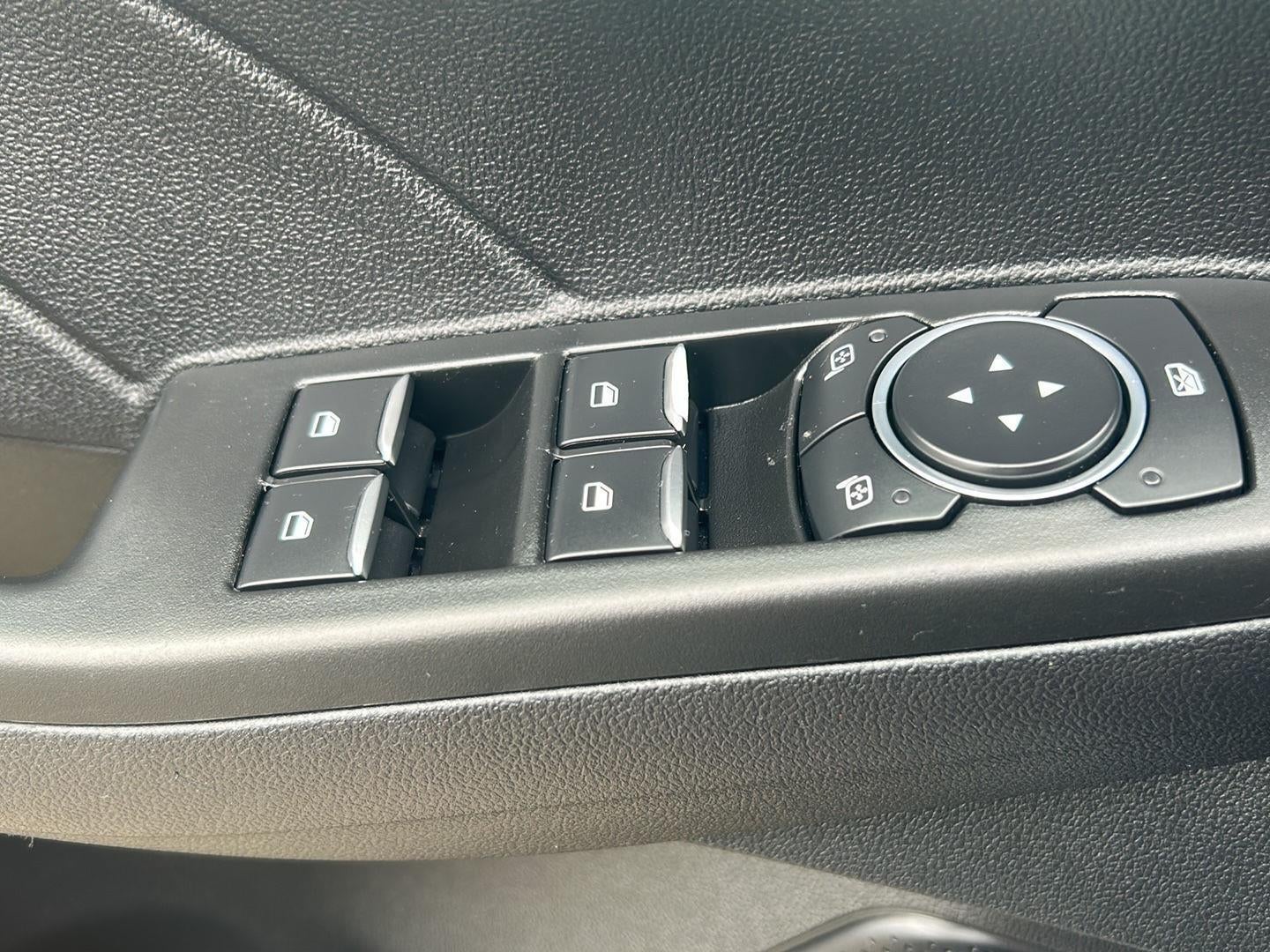 2022 Ford ESCAPE SE Base