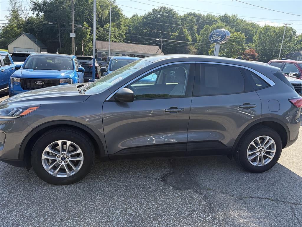 2022 Ford ESCAPE SE Base