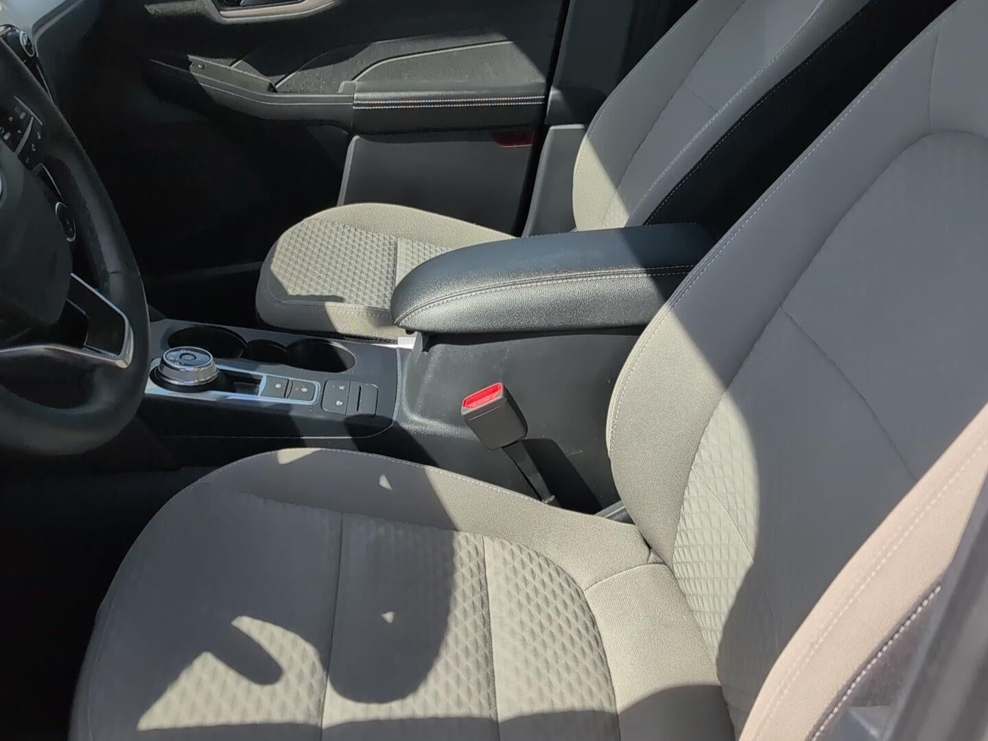 2022 Ford ESCAPE SE Base