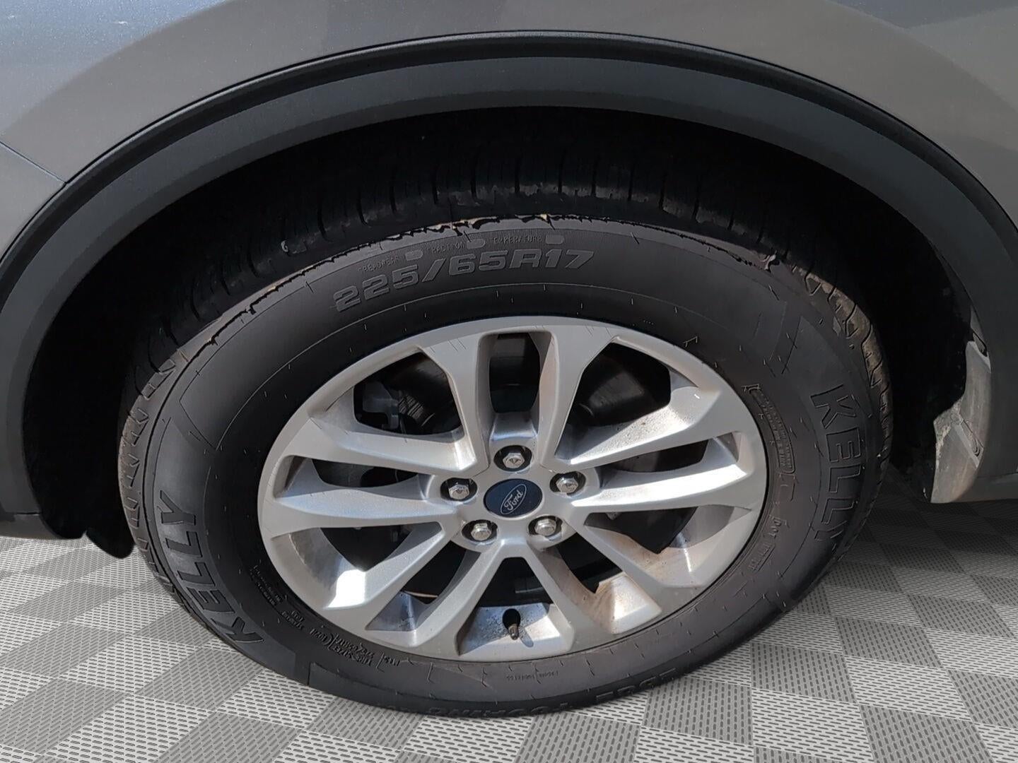 2022 Ford ESCAPE SE Base