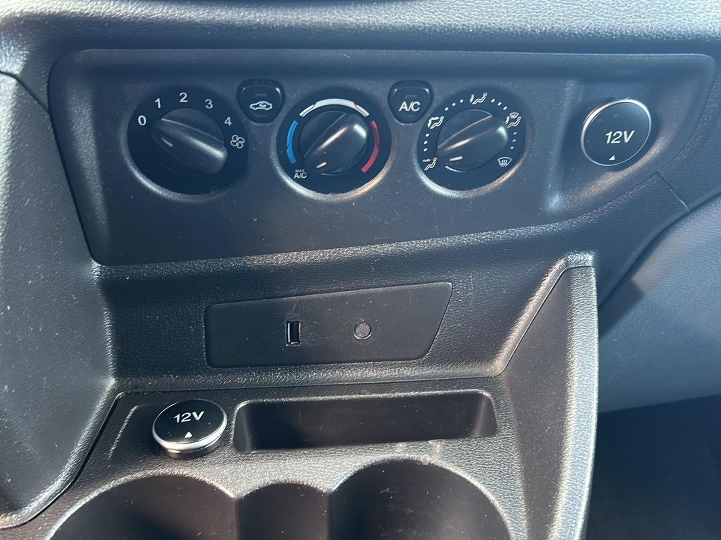 2016 Ford Transit 150 XLT