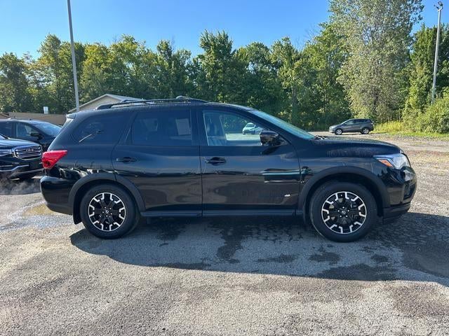 2020 Nissan Pathfinder SL